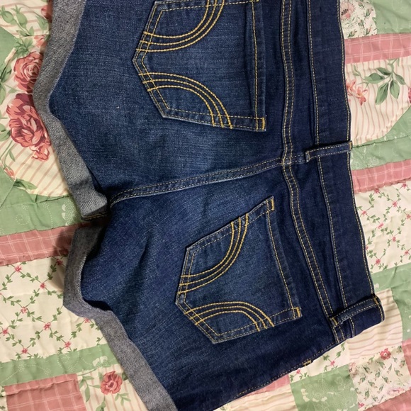 Hollister size 00 shorts. - Picture 2 of 4